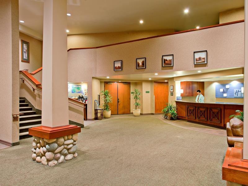 Holiday Inn Express & Suites Carpinteria By Ihg Exterior photo