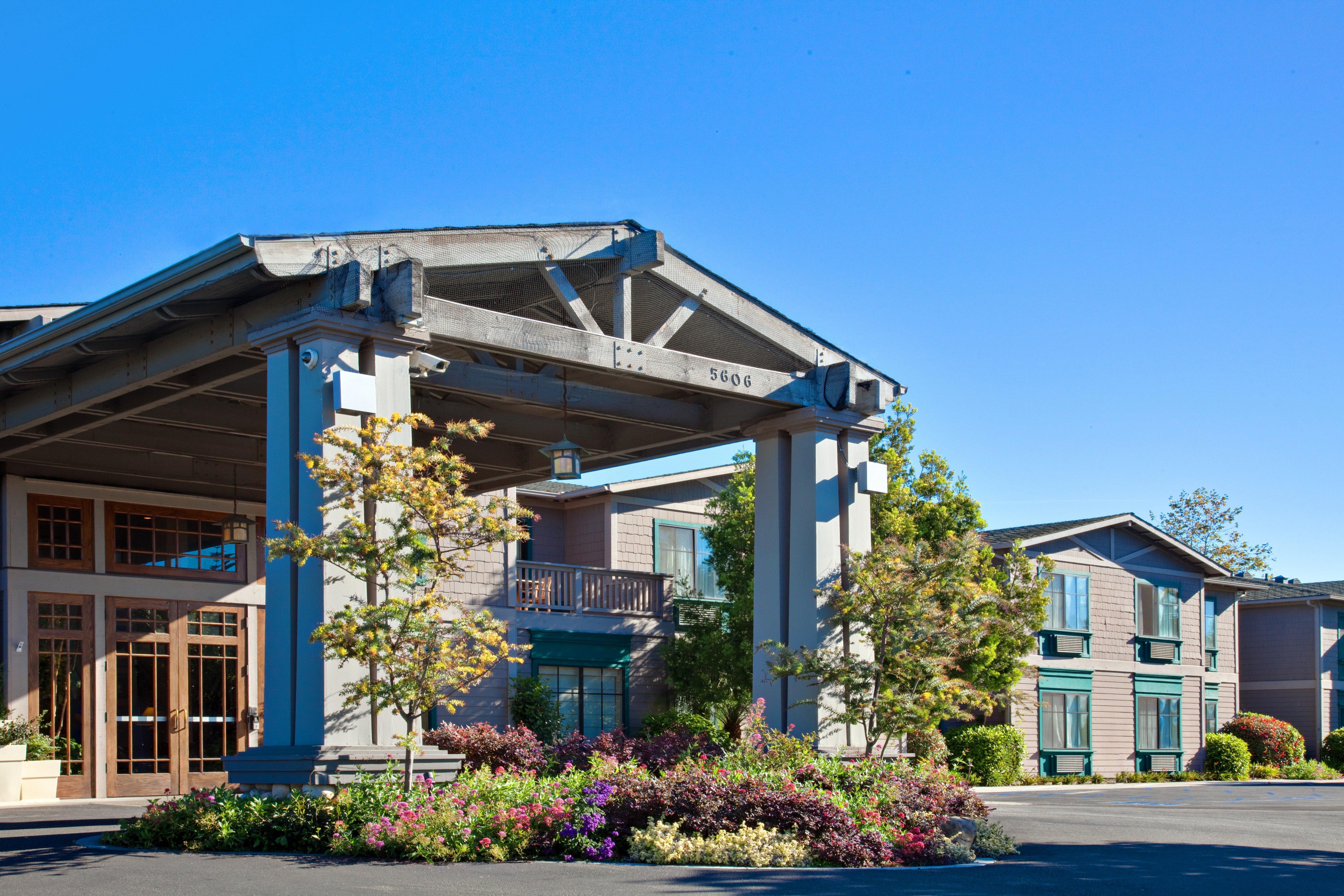 Holiday Inn Express & Suites Carpinteria By Ihg Exterior photo