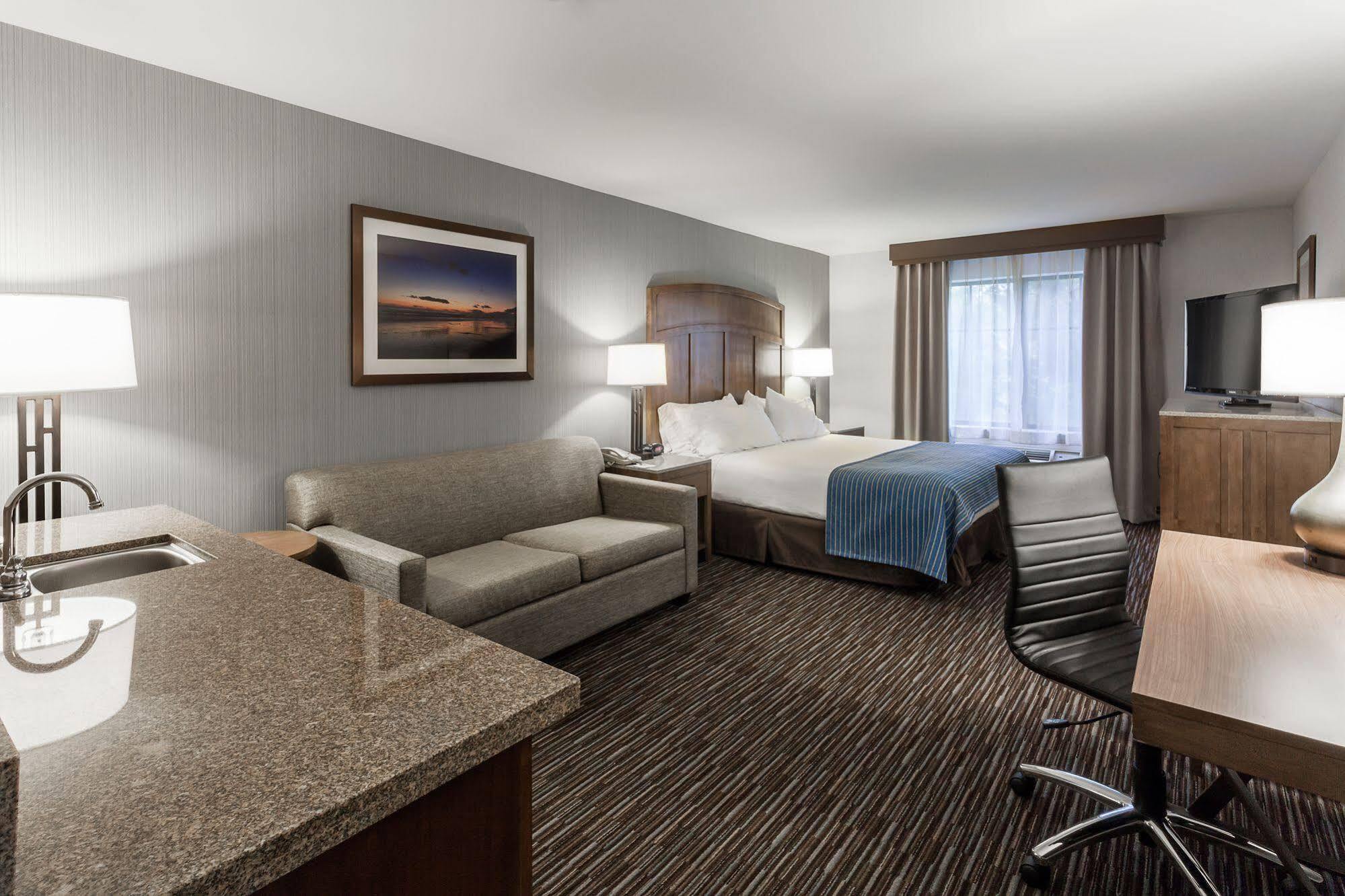 Holiday Inn Express & Suites Carpinteria By Ihg Exterior photo